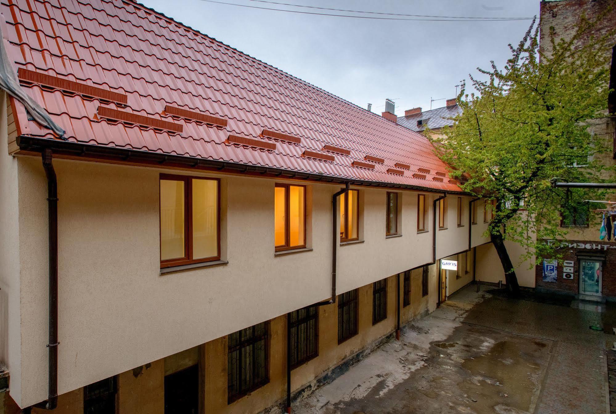 Gar'Is Hostel Lviv Exteriör bild
